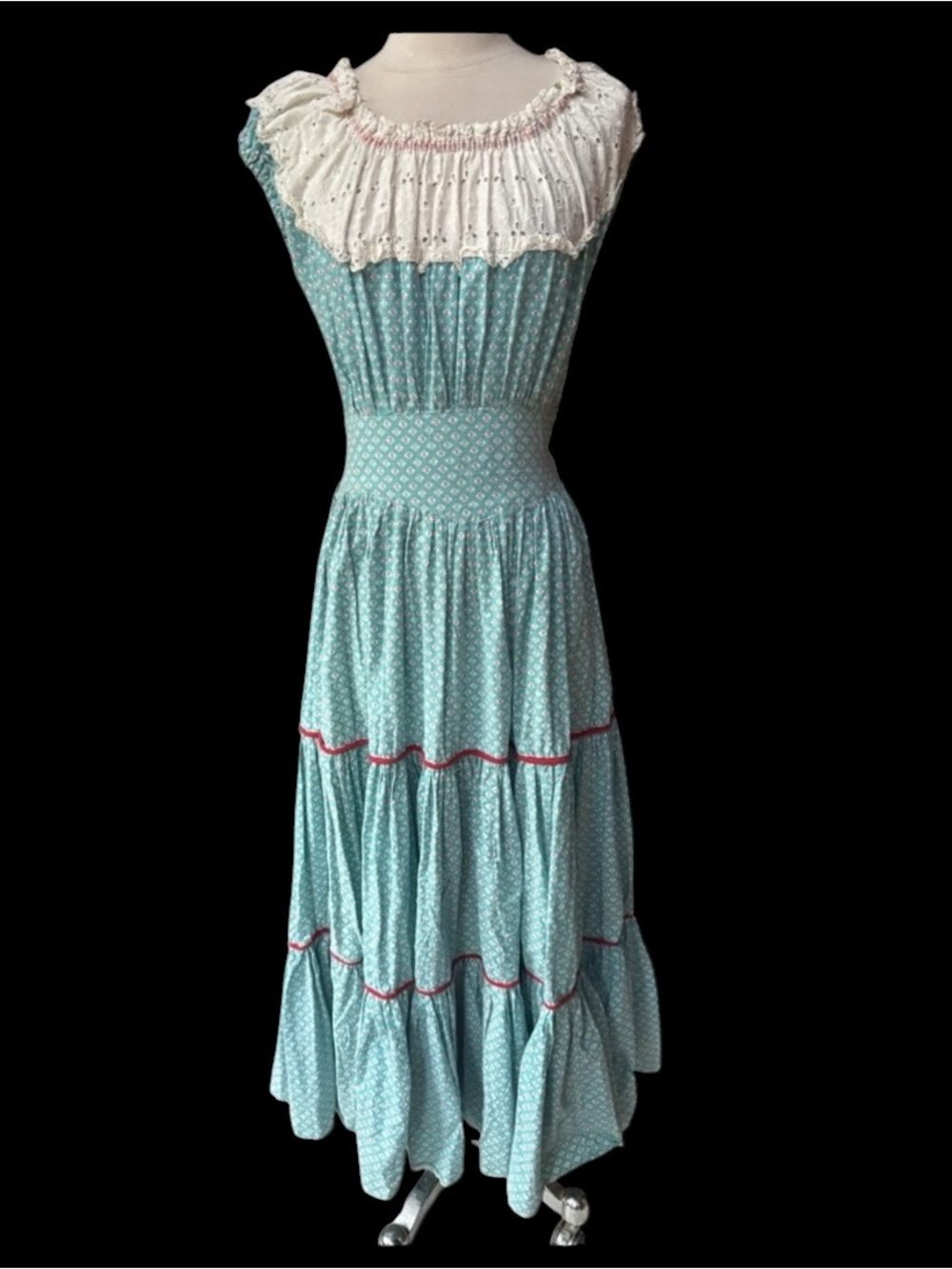 1970s Handmade 100% Cotton Ruffled Eyelet Yoke Left Side Metal Zip Prairie Dress